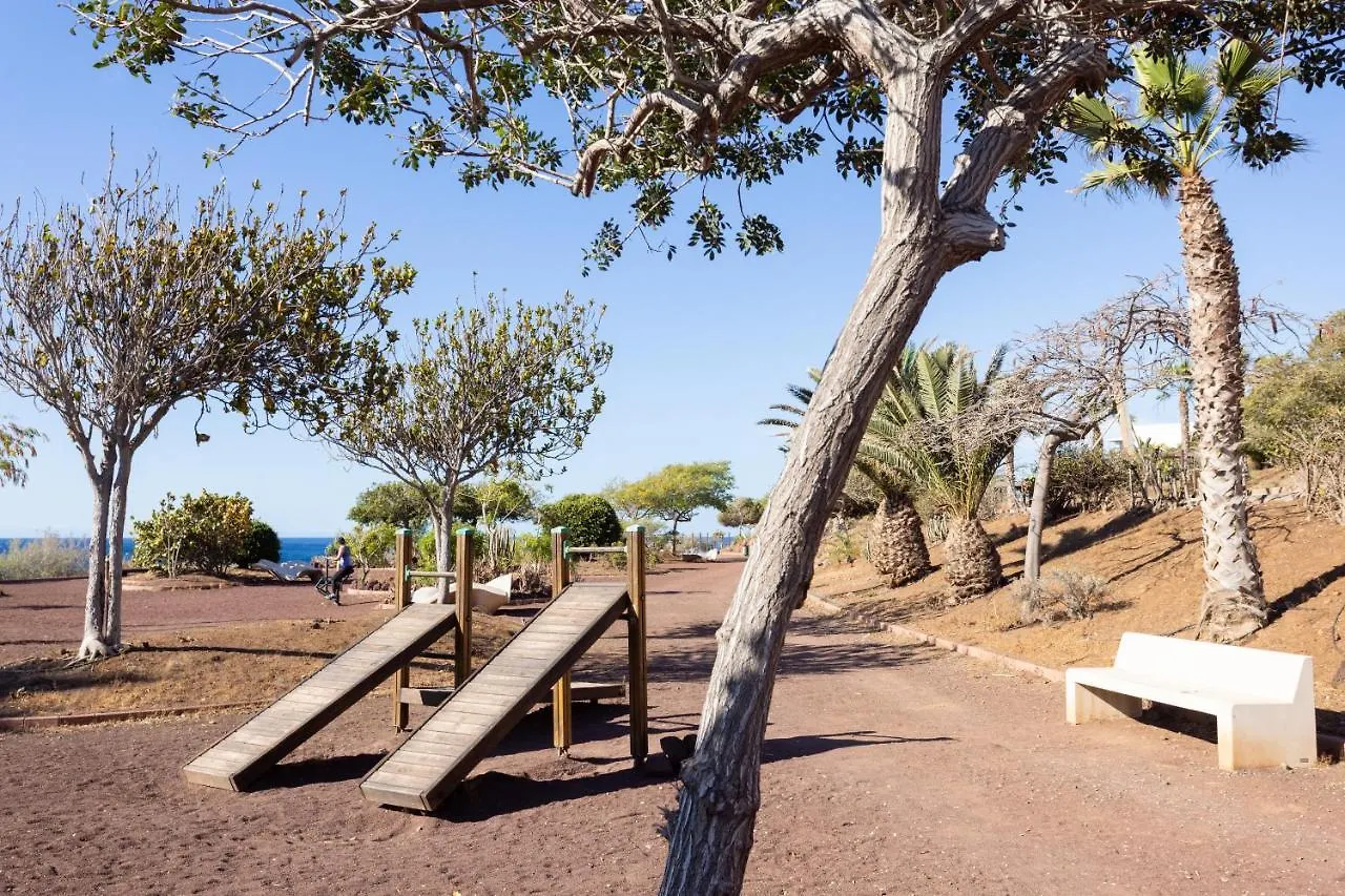Home2Book Comfy Beachfront Radazul شقة